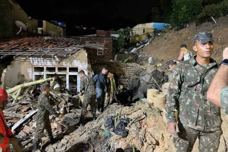 Exercito-Brasileiro-trabalha-na-regiao-metropolitana-do-recife-em-Pernambuco-depois-das-chuvas-2-600x400(1)