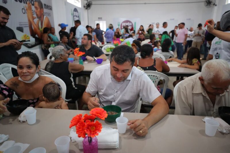 Wilson Lima entrega cozinha popular do Prato Cheio para a população de Careiro Castanho