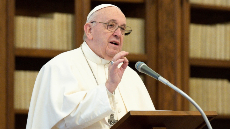 papa-francisco-angelus-biblioteca-vatican-media-IPA_ABACA-via-Reuters (1)