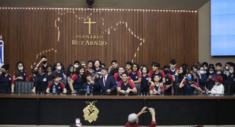 03-Alunos-do-Instituto-Denizard-Rivail-visitam-a-Assembleia-Legislativa-e1661450129292