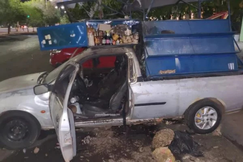 Suspeito coloca fogo em carro de vendedor de frutas em Palmas