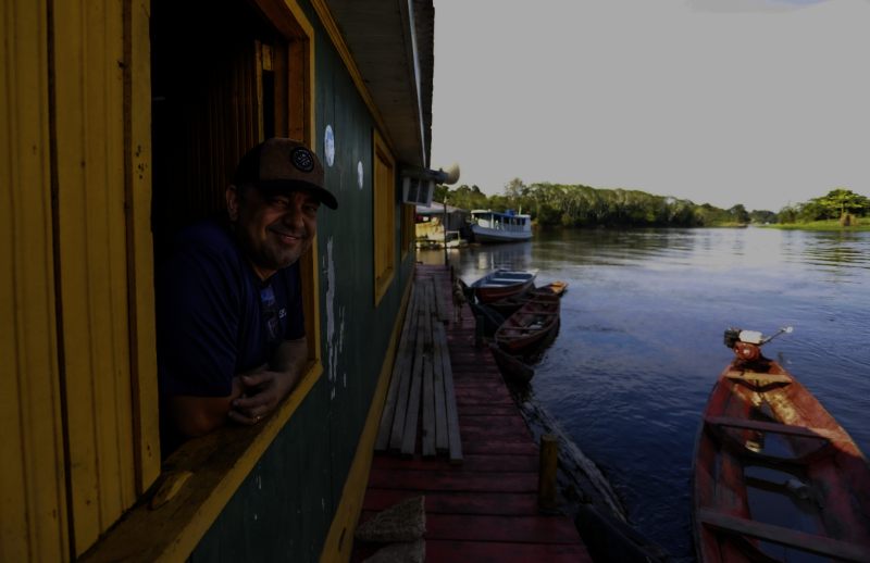 DEPUTADO DERMILSON CHAGAS EM UM FLUTUANTE