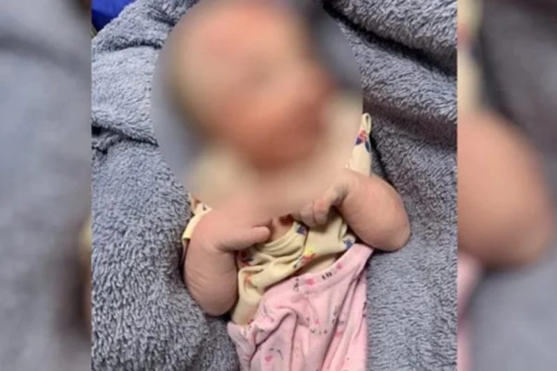 Recem-nascida-e-encontrada-dentro-de-saco-de-lixo-em-Itapuranga-Goias-600x400