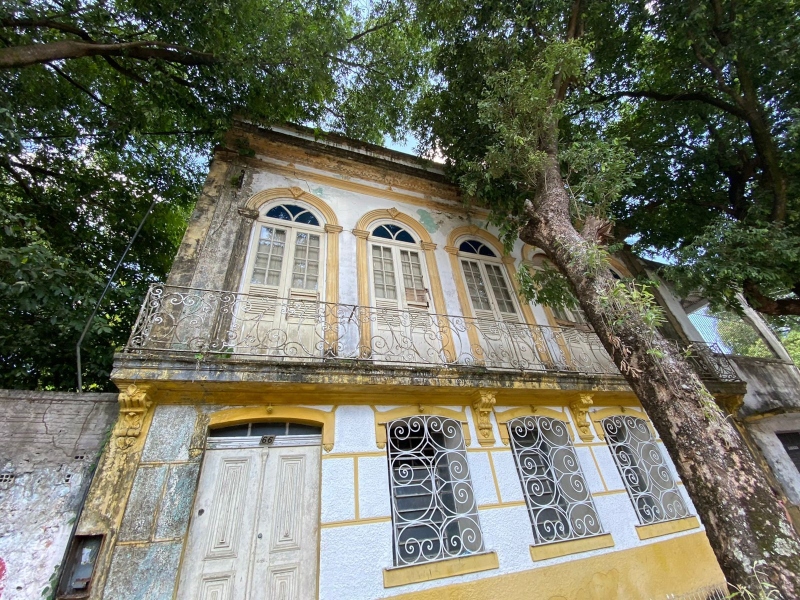 Obras de Thiago de Mello e de Lúcio Costa, que desenhou Brasília, estarão no casarão em Manaus