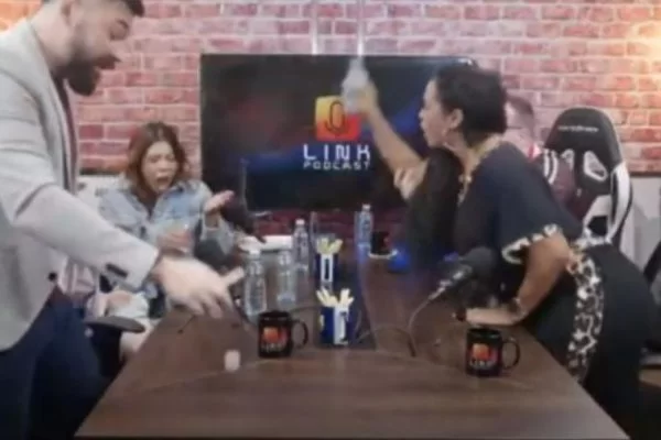 a-fazenda-2022-rosiane-bate-boca-com-ingrid-ohara-durante-live-1667336351191_v2_900x506-600x400