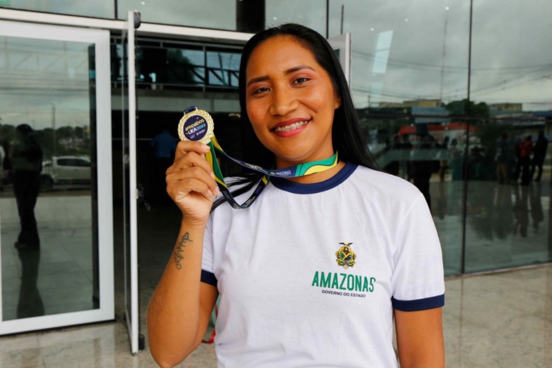 Educacao_Estudante-Carolane-Soares_Fotos_Euzivaldo-Queiroz-1024x683-2