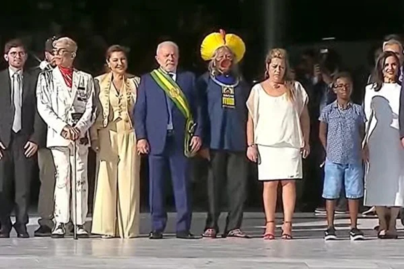 lula-recebe-a-faixa-1-600x400