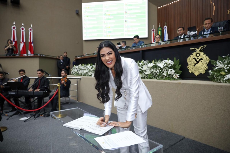 03-Dep.-Mayra-Dias-Empossada-deputada-Mayra-Dias-vai-trabalhar-ao-lado-da-população-do-Amazonas