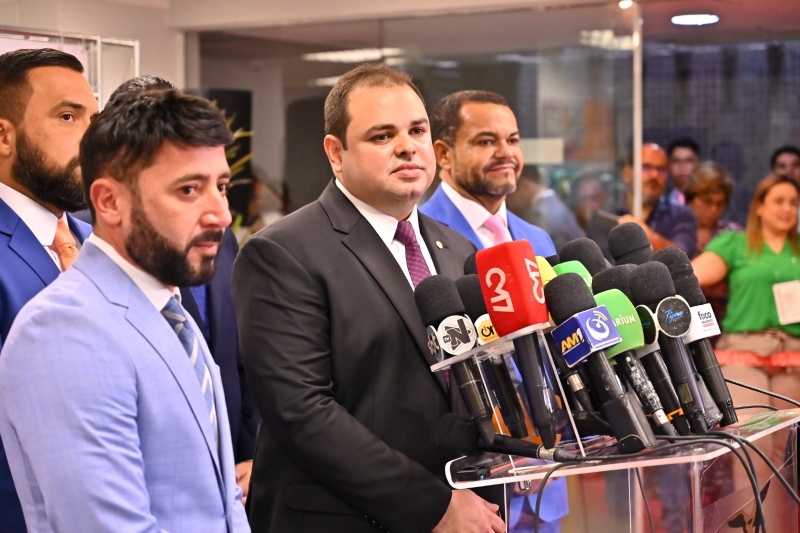 12-Em-coletiva-à-imprensa-na-Aleam-presidente-reeleito-Roberto-Cidade-fala-de-planos-para-a-nova-legislatura-