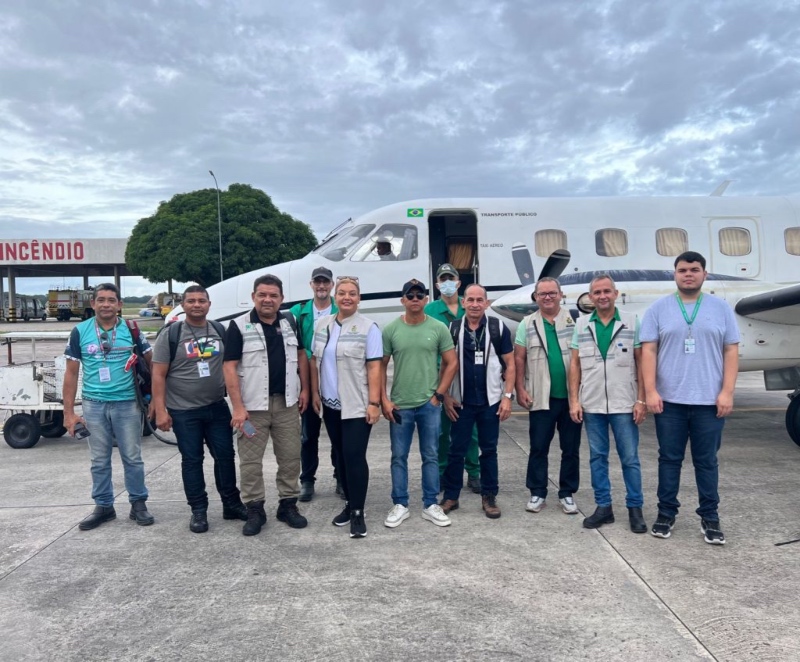 Equipe-da-FVS-em-missaoYanomami_FOTO_Abrahao-Grgraham_FVS-1024x847