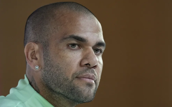 Defesa de Daniel Alves pede exame psicológico de mulher que acusa jogador  de estupro