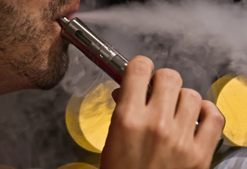 8369504-so-rio-de-janeirorj-07-05-2015-cigarro-eletronico-mesmo-com-a-proibicao-da-venda-de-ci(1)