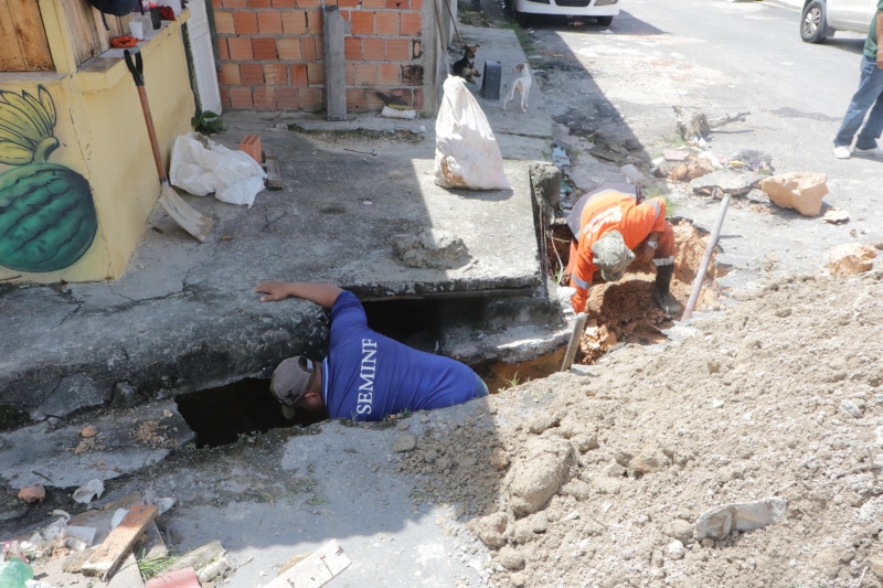 Prefeitura Desobstrui Rede De Drenagem Profunda E Recupera Seis Tubos