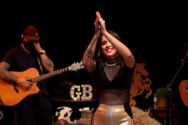 grazi.barbosaoficial_314377020_426920116316080_3186522313155607787_n-600x400