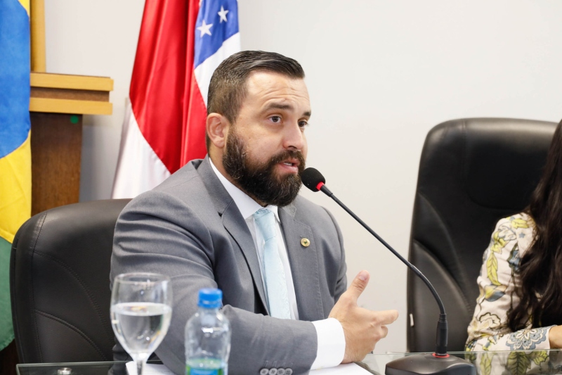 02-Dep.-Dr.-George-Lins-defende-abono-de-faltas-para-estudantes-e-profissionais-de-educação-que-participarem-de-competições-esportivas-fora-do-Amazonas (1)