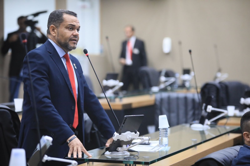 11-Dep.-Rozenha-questiona-valores-praticados-no-Porto-de-Manaus