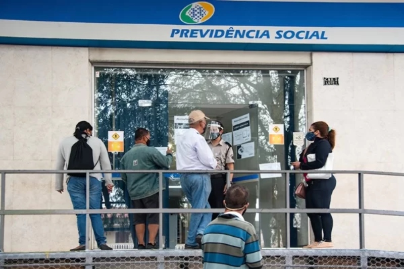 Fila-INSS-Hugo-Barreto