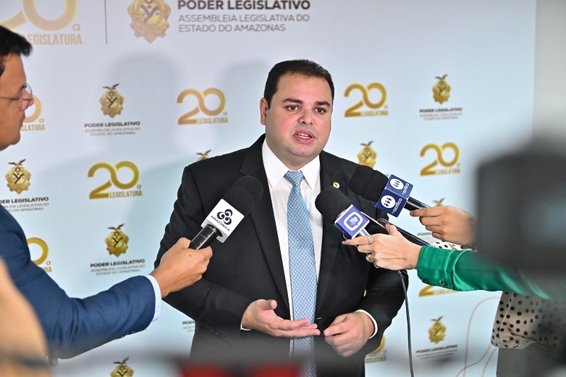 03-Dep.-Roberto-Cidade-Leis-de-Roberto-Cidade-ampliam-atenção-para-pacientes-portadores-de-doenças-raras-scaled (1)