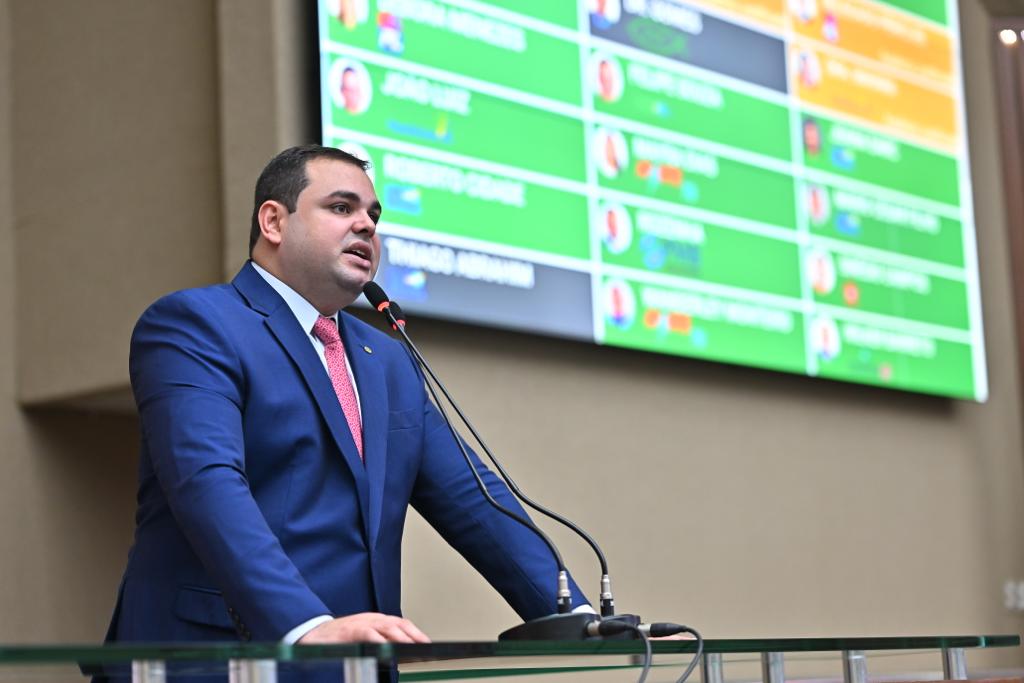 10-Dep.-Roberto-Cidade-Presidente-da-Aleam-Roberto-Cidade-volta-a-questionar-Azul-Linhas-Aéreas-sobre-preços-abusivos-para-o-Festival-de-Parintins