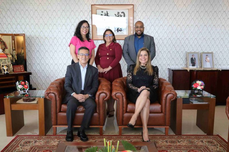 Consul-geral-do-Japao-e-secretaria-e-comitiva-da-secretaria-Educacao-do-AmazonaEuzivaldo-Queiroz-Seduc-1024x683(1)