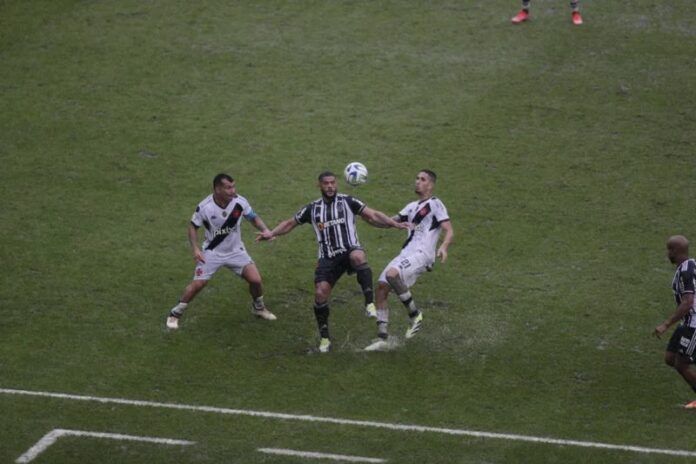 Vasco quer jogar no Maracanã contra o Atlético-MG e faz pedido