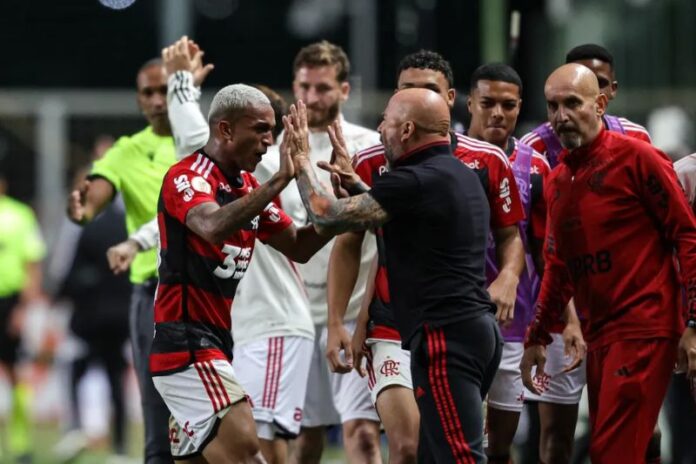 Com boas atuações, Wesley pode ser solução para lateral direita do Flamengo