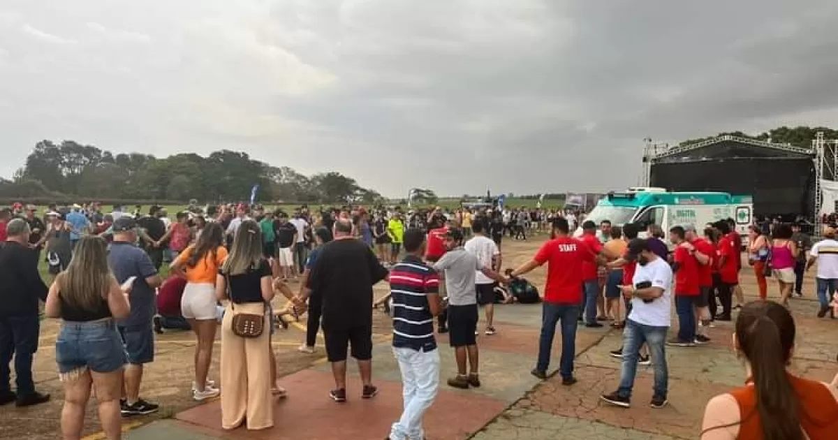 Vídeo: Homem cai de paraquedas em ponto turístico do Rio de Janeiro