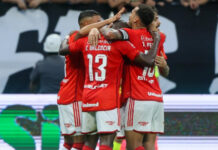 Atlético-MG vence São Paulo com gol nos acréscimos e segue vivo na briga  pelo título