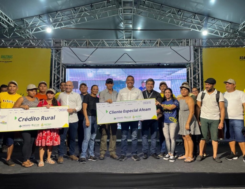 Idam-Expoagro-entrega-de-credito-rural1-Foto-Richard-Rodrigues-1024x790