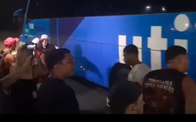 protesto-torcida-flamengo-aspect-ratio-512-320 (1)