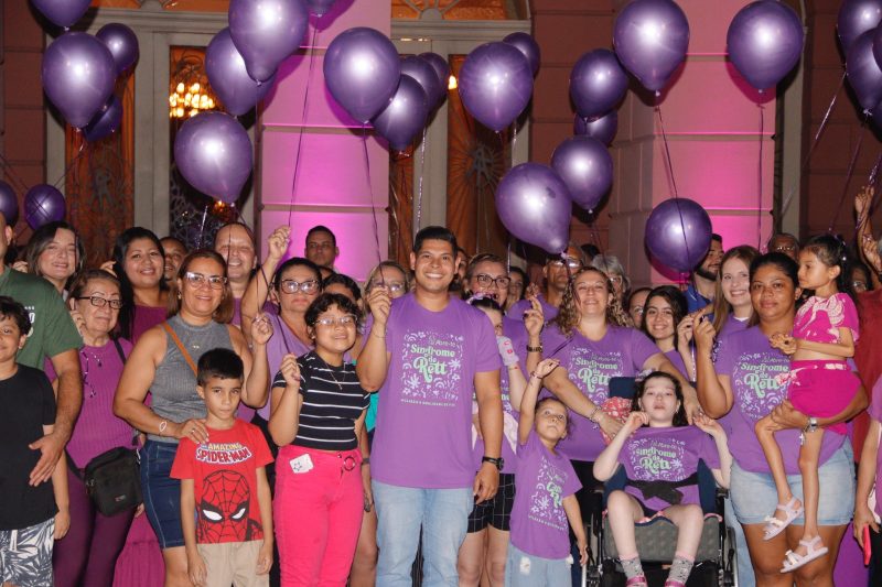 Deputado-Mario-Cesar-Filho-destaca-o-mes-de-conscientizacao-da-sindrome-de-Rett-com-iluminacao-da-fachada-do-Teatro-Amazonas