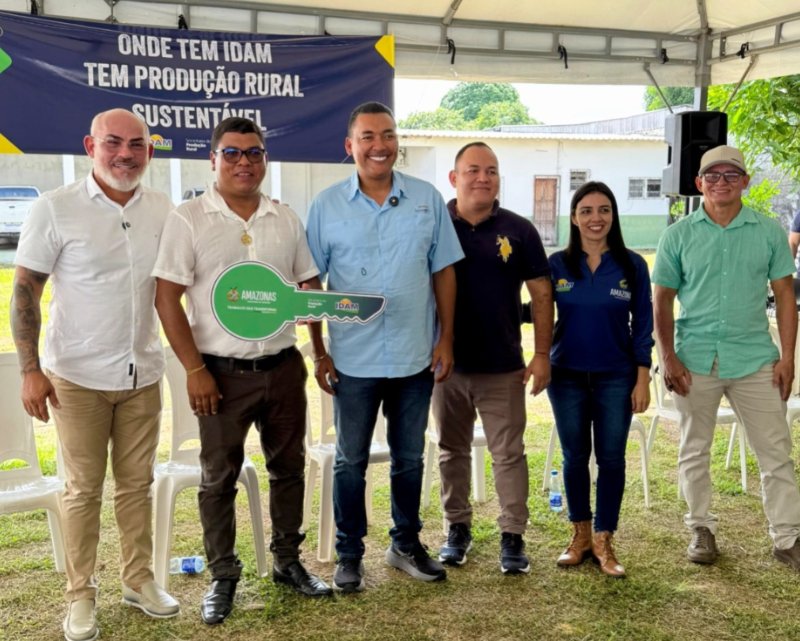 Deputado-Cabo-Maciel-entrega-beneficios-ao-setor-rural-em-Itacoatiara-Foto-Paulo-Ferraz