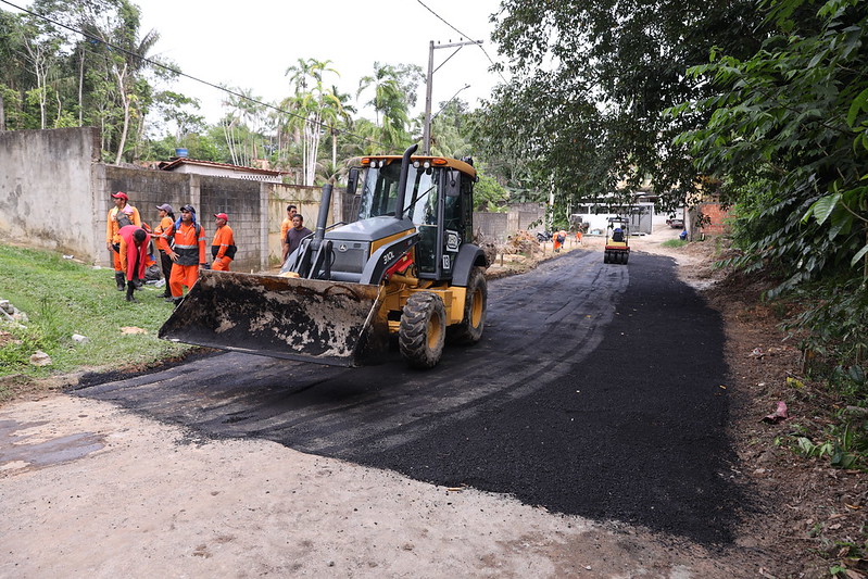 Prefeitura de Manaus realiza serviços de infraestrutura no bairro Tarumã