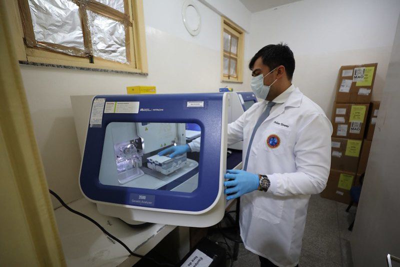 Identificacao-de-corpo-marca-primeira-parceria-interestadual-na-Genetica-Forense-do-Amazonas-5_FOTO-ALEX-PAZUELLO-SECOM (1)