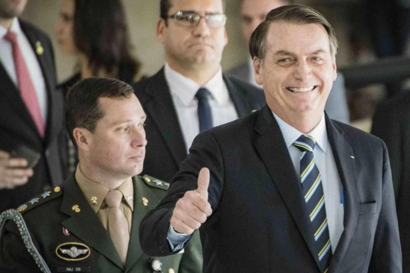 Jair-Bolsonaro-e-Mauro-Cid(1)