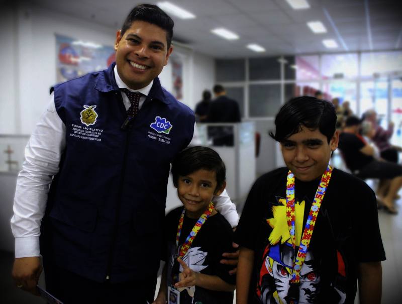 Deputado-Mario-Cesar-Filho-conquista-atendimento-especializado-para-autistas-nos-CAICs-do-Amazonas-Foto-Leandro-Cardoso