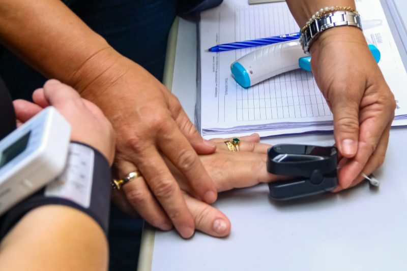 SES-AM_Atendimento-no-posto-de-saude-da-SES-AM_Foto-Evandro-Seixas-2-1568x1046 (1)