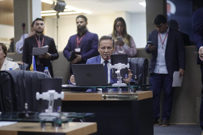 Adjuto-Afonso-celebra-aprovacao-de-reajuste-de-auxilio-para-pessoas-com-sequelas-da-hanseniase-Foto-Ney-Xavier-scaled