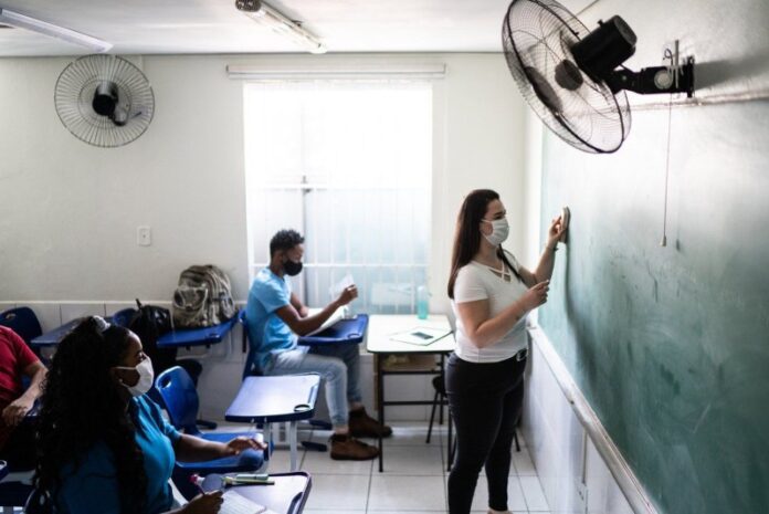 pesquisa-revela-que-saude-mental-dos-professores-piorou-em-2022 (1)