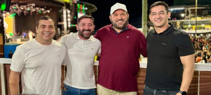 Deputado-Carlinhos-Bessa-participa-da-abertura-da-XXII-Festa-da-Castanha-em-Tefe