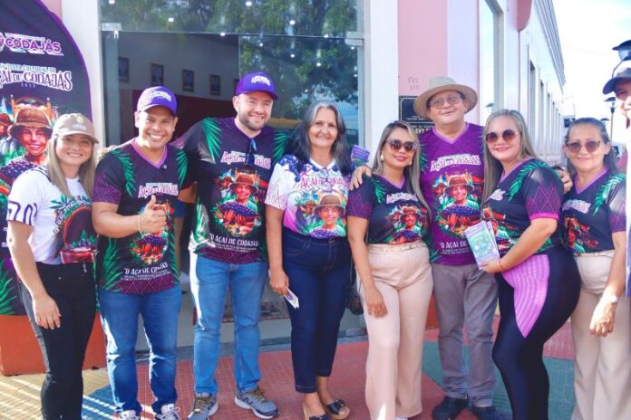 Deputado-Mario-Cesar-Filho-participa-da-34a-Festa-do-Acai-em-Codajas-e-reforca-apoio-ao-setor-primario-Foto-Leandro-Cardoso-scaled