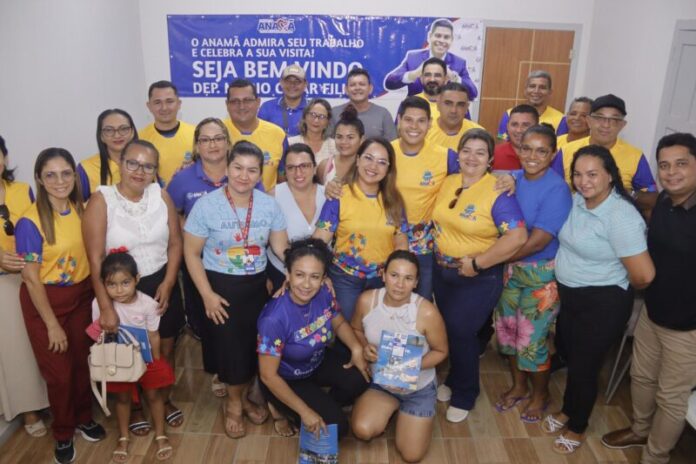 Deputado-Mario-Cesar-Filho-se-reune-com-familias-atipicas-de-Anama-Foto-Leandro-Cardoso-scaled