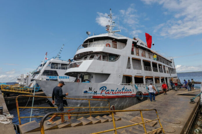 Festival-de-Parintins-2025-Barcos-e-lanchas-se-preparam-para-aumento-de-vendas-com-proximidade-da-festa-dos-bumbas-4_Foto-Antonio-Lima-Secom-1024x682