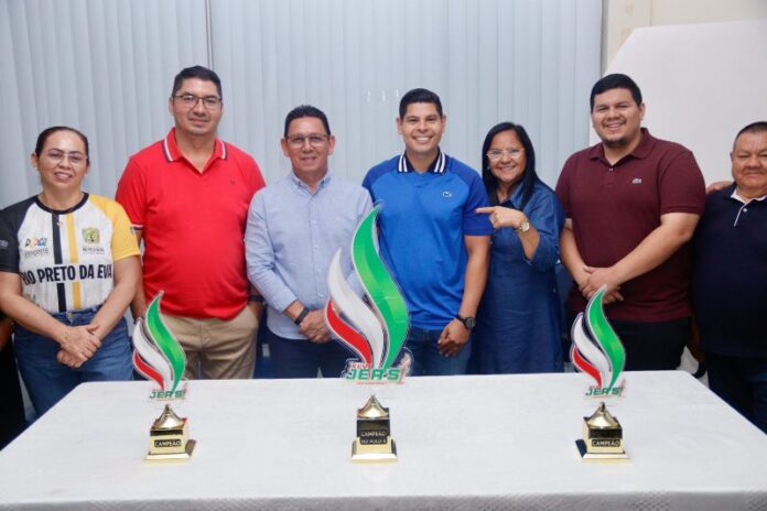 Municipio-de-Silves-recebe-deputado-Mario-Cesar-Filho-para-abertura-dos-46o-Jogos-Escolares-do-Amazonas-Foto-Leandro-Cardoso-scaled