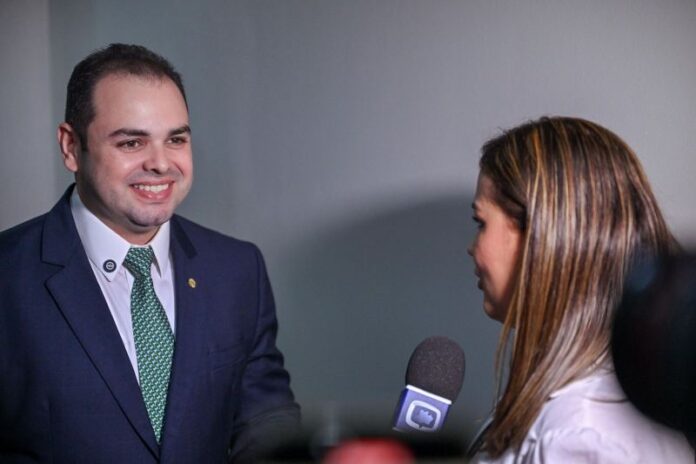 Presidente-Roberto-Cidade-defende-conclusao-das-obras-do-polo-universitario-da-UEA-em-Sao-Paulo-de-Olivenca-Foto-Herick-Pereira