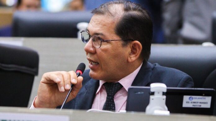 Kennedy-Marques-avanca-com-PL-que-garante-transporte-de-animais-nos-onibus-de-Manaus(1)