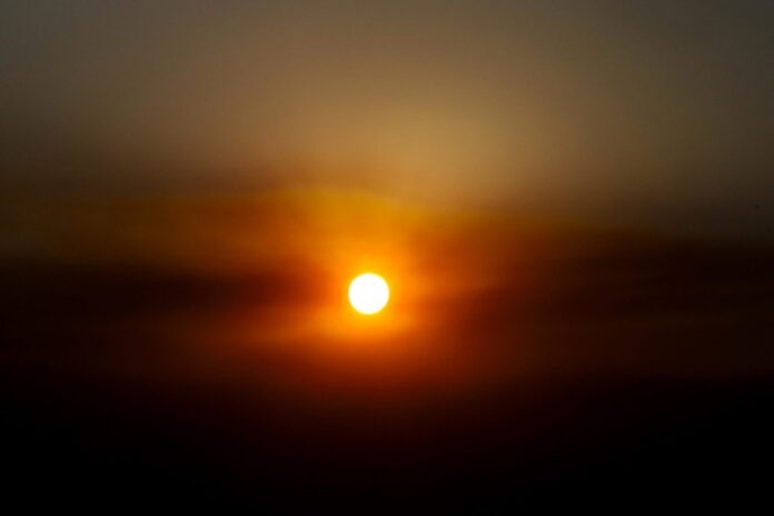 Com-7-de-umidade-relativa-do-ar-DF-tem-dia-mais-seco-da-história-baixa-humidade-calor-seca-Metropoles-6-scaled-e1726181657854 (1)