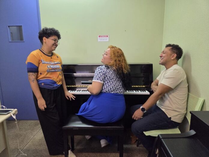 Cultura_A-Arte-do-Piano_foto_professora-Celly-Mendes-professora-Tamires-Ramalho-e-professor-Ricardo-Alexandre_Divulgacao-scaled(1)