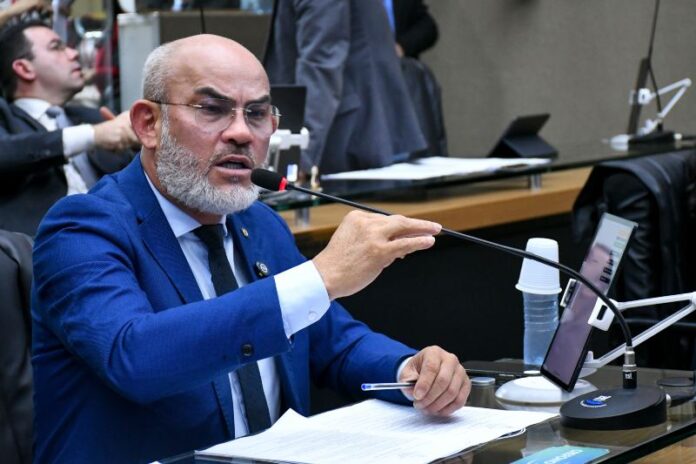 Deputado-Cabo-Maciel-exalta-compromisso-do-Governo-com-a-producao-rural-e-defende-um-Amazonas-autossuficiente-e-sustentavel-Foto-Paulo-Ferraz (1)