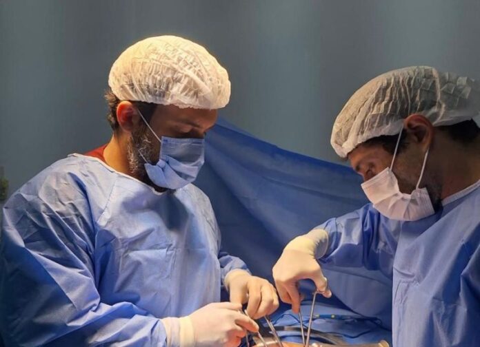 Dr.-George-Lins-realiza-acao-humanitaria-de-saude-em-Japura